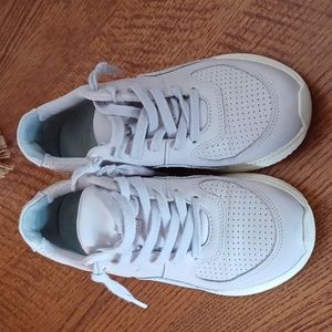 COPY - Everlane Sneaker